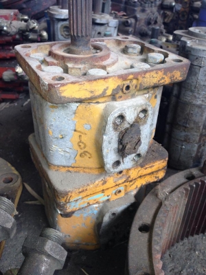 อะไหล่_ปั้ม 3 ตอน, 2ตอน  ปั้ม2 ตอน เก่านอกยังไม่เคยใช้งานในไทยใส่รถเล็ก สีเหลือง ราคา 15,000บาท  สภาพสวยเดิม  ปั้ม 3 ตอน สำหรับ 12HT,15HT  สีม่วง  ราคา 30,000 บาท เก่านอก