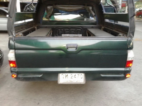 ขาย รถกระบะ MITSUBISHI GRANDIS 4 ประตู ปี 2546