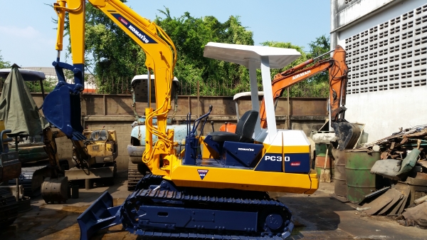 ขาย รถขุด KOMATSU รุ่น PC30-5- มือสองญี่ปุ่น