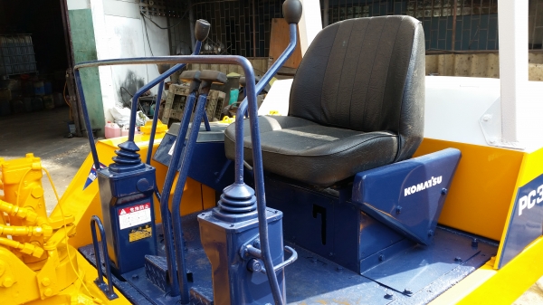 ขาย รถขุด KOMATSU รุ่น PC30-5- มือสองญี่ปุ่น ขาย รถขุด KOMATSU รุ่น PC30-5- มือสองญี่ปุ่น