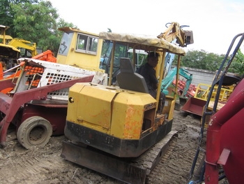 รถขุดเล็ก แบคโฮ HINOMOTO: CR 15 พร้อมหลังคา เครื่องยนต์สตาร์ทติดง่าย รถขุดเล็ก แบคโฮ HINOMOTO: CR 15 พร้อมหลังคา เครื่องยนต์สตาร์ทติดง่าย