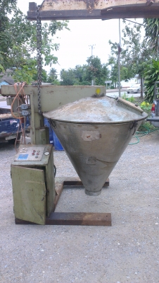 Sell> ขายเครื่องผสมอาหารลูกข่าง ลูกข่างและใบพัดเป็นสเตนเลส ขึ้นลงไฮดรอลิค สวยมาก ราคานี้หาไม่ได้อีกแล้วครับ