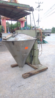 Sell> ขายเครื่องผสมอาหารลูกข่าง ลูกข่างและใบพัดเป็นสเตนเลส ขึ้นลงไฮดรอลิค สวยมาก ราคานี้หาไม่ได้อีกแล้วครับ