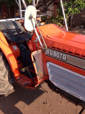 แทรกเตอร์คูโบต้า 2202 สภาพดีพร้อมใช้งาน มีผานพรวนให้
