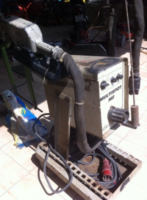 เครื่องเชื่อมกระตุก และอาร์ตตัวถังรถยนต์