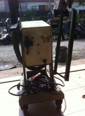 เครื่องเชื่อมกระตุก และอาร์ตตัวถังรถยนต์