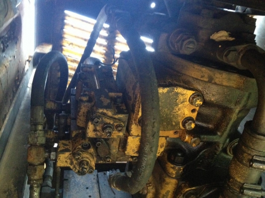 PC200-5 คอนโทนสั้น เอวใหม่.เครื่อง ปั้มดี ไม่โหลด..รถไม่สวยแต่..ทำงานดี ซีเรียล57000 เดิมตูดแดง ไฟฟ้าตัดโซ่ ช่วงล่างก็ใช้ได้