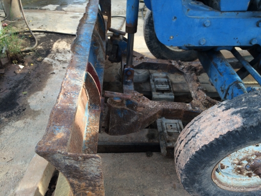 รถไถFORD 6600 สภาพเดิมสวยใช้ได้ แรงดี เครื่องดี..รถแห้ง ยางไม่ค่อยสวย..