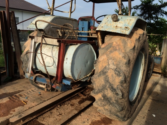 รถไถFORD 6600 สภาพเดิมสวยใช้ได้ แรงดี เครื่องดี..รถแห้ง ยางไม่ค่อยสวย..