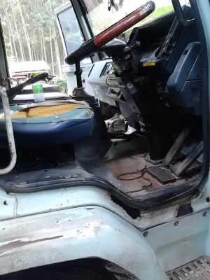 รถอีซูซุ 10 ล้อ รั้ว 195  แรงม้า. ปี 39 สนใจติดต่อ 081 - 6079515