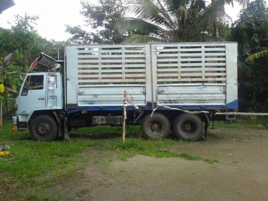 รถอีซูซุ 10 ล้อ รั้ว 195  แรงม้า. ปี 39 สนใจติดต่อ 081 - 6079515