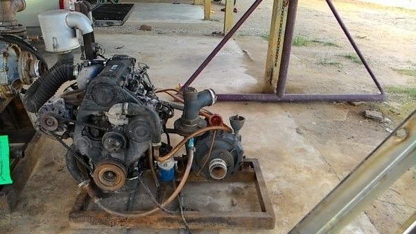 ขายเครื่องพร้อมปั้มสูบน้ำ Isuzu kb 2200 และมาสดา 2200