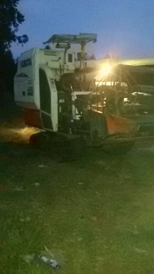 รถเกี่ยวข้าว คูโบต้า