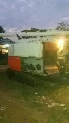 รถเกี่ยวข้าว คูโบต้า