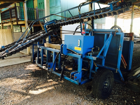 ขายหรือแลกรถไถเครื่องตัดอ้อยติดรถไถใหญ่ใช้ไปแต่1000ตัน