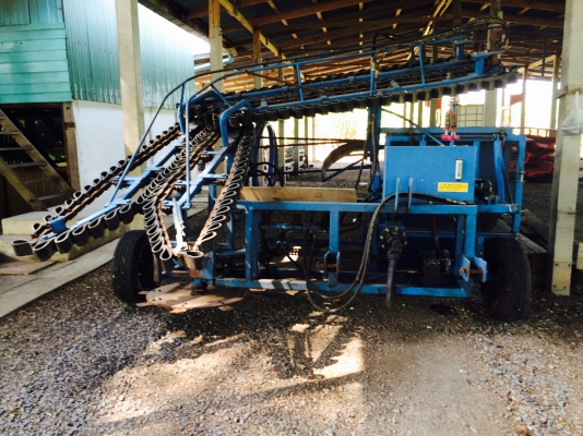 ขายหรือแลกรถไถเครื่องตัดอ้อยติดรถไถใหญ่ใช้ไปแต่1000ตัน