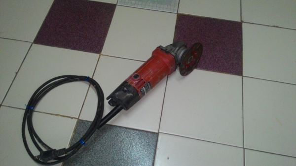 ขายลูกหมูหินเจียขนาดใส่ใบ4นิ้วยี่ห้อMaktecรุ่นmt954สภาพดีพร้อมใช้งาน ขายลูกหมูหินเจียขนาดใส่ใบ4นิ้วยี่ห้อMaktecรุ่นmt954สภาพดีพร้อมใช้งาน