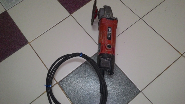 ขายลูกหมูหินเจียขนาดใส่ใบ4นิ้วยี่ห้อMaktecรุ่นmt954สภาพดีพร้อมใช้งาน