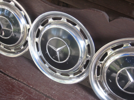 ขายฝาครอบล้อเบนซ์ W123