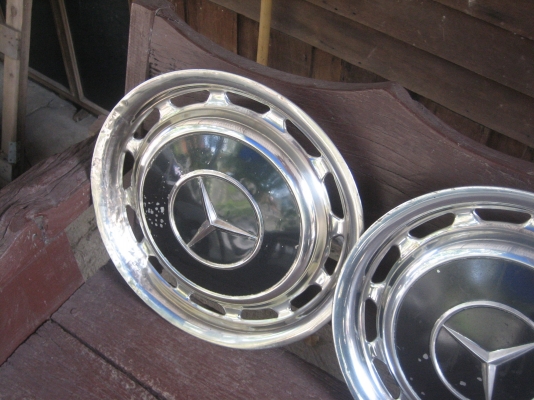 ขายฝาครอบล้อเบนซ์ W123