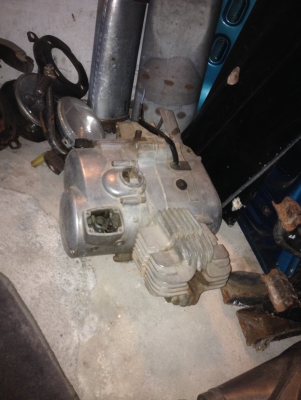 ขายทะเบียนกับครืองเดิมมีเลข suzuki a80 สีแดง  ทะเบียนพร้อมชุดโอน ทะเบียนขาด28ม.คปี57 ราคา3500บาท โทร0924462525โส กทม