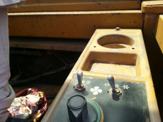 รถตัก CAT  926.  สนใจติดต่อ 081 - 6079515