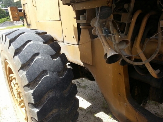 รถตัก CAT  926.  สนใจติดต่อ 081 - 6079515