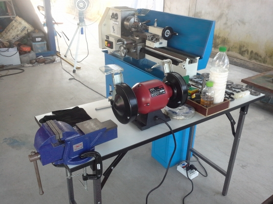 เครื่องกลึงใหม่ 3.5 ฟุต ใช้ไฟบ้าน ขายเหมาพร้อมชุดอุปกรณ์งานกลึงเบื้องต้น เปิดหน้าร้านรับงานกลึงได้เลย เครื่องกลึงใหม่ 3.5 ฟุต ใช้ไฟบ้าน ขายเหมาพร้อมชุดอุปกรณ์งานกลึงเบื้องต้น เปิดหน้าร้านรับงานกลึงได้เลย