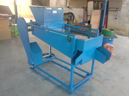 รับสร้างเครื่องคัดแยกขนาดเอนกประสงค์ รับสร้างตามสั่ง ทั้งขนาดเล็ก และ ขนาดใหญ่ ตะแกรงสแตนเลส มีทุกขนาด กำลังการผลิตขึ้นอยู่กับประเภทวัตถุดิบ และ เบอร์ตะแกรง ใช้สำหรับคัดแยกวัตถุดิบ ประเภท ผง เม็ด ก้อน หรืออื่นๆ เช่น คัดขนาด เมล็ดพริก พริกบด พริกป่น พริกผง