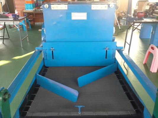 รับสร้างเครื่องคัดแยกขนาดเอนกประสงค์ รับสร้างตามสั่ง ทั้งขนาดเล็ก และ ขนาดใหญ่ ตะแกรงสแตนเลส มีทุกขนาด กำลังการผลิตขึ้นอยู่กับประเภทวัตถุดิบ และ เบอร์ตะแกรง ใช้สำหรับคัดแยกวัตถุดิบ ประเภท ผง เม็ด ก้อน หรืออื่นๆ เช่น คัดขนาด เมล็ดพริก พริกบด พริกป่น พริกผง