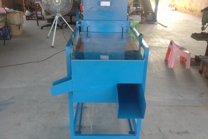 รับสร้างเครื่องคัดแยกขนาดเอนกประสงค์ รับสร้างตามสั่ง ทั้งขนาดเล็ก และ ขนาดใหญ่ ตะแกรงสแตนเลส มีทุกขนาด กำลังการผลิตขึ้นอยู่กับประเภทวัตถุดิบ และ เบอร์ตะแกรง ใช้สำหรับคัดแยกวัตถุดิบ ประเภท ผง เม็ด ก้อน หรืออื่นๆ เช่น คัดขนาด เมล็ดพริก พริกบด พริกป่น พริกผง