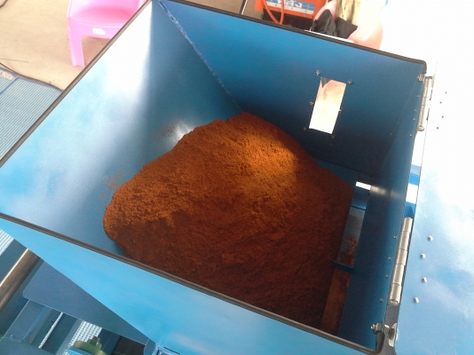 รับสร้างเครื่องคัดแยกขนาดเอนกประสงค์ รับสร้างตามสั่ง ทั้งขนาดเล็ก และ ขนาดใหญ่ ตะแกรงสแตนเลส มีทุกขนาด กำลังการผลิตขึ้นอยู่กับประเภทวัตถุดิบ และ เบอร์ตะแกรง ใช้สำหรับคัดแยกวัตถุดิบ ประเภท ผง เม็ด ก้อน หรืออื่นๆ เช่น คัดขนาด เมล็ดพริก พริกบด พริกป่น พริกผง