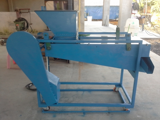 รับสร้างเครื่องคัดแยกขนาดเอนกประสงค์ รับสร้างตามสั่ง ทั้งขนาดเล็ก และ ขนาดใหญ่ ตะแกรงสแตนเลส มีทุกขนาด กำลังการผลิตขึ้นอยู่กับประเภทวัตถุดิบ และ เบอร์ตะแกรง ใช้สำหรับคัดแยกวัตถุดิบ ประเภท ผง เม็ด ก้อน หรืออื่นๆ เช่น คัดขนาด เมล็ดพริก พริกบด พริกป่น พริกผง