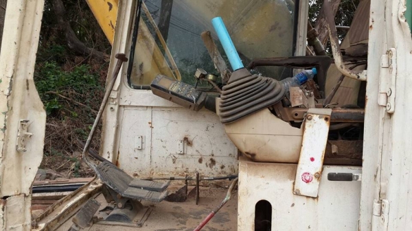 ขายรถแบคโคKOMATSU PC200-5 เครื่องดี ปั๊มเดิม เอวแน่น ทำงานเร็ว สภาพพร้อมใช้งาน เอกสารใบซื้อขาย สนใจโทร 090-8588220คุณนะ ID:narong498 หรือ www.truck.in.th/498 หรือfb:ณรงค์ ซื้อขายรถมือสอง(เว็บไซต์ส่วนตัว)