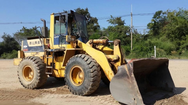 ขายรถตักล้อยาง WA300-1 เครื่องดี ช่วงล่างแน่น ทำงานได้ทุกระบบ สภาพพร้อมใช้งาน สนใจโทร 090-8588220คุณนะ ID:narong498 หรือ www.truck.in.th/498 หรือfb:ณรงค์ ซื้อขายรถมือสอง(เว็บไซต์ส่วนตัว)