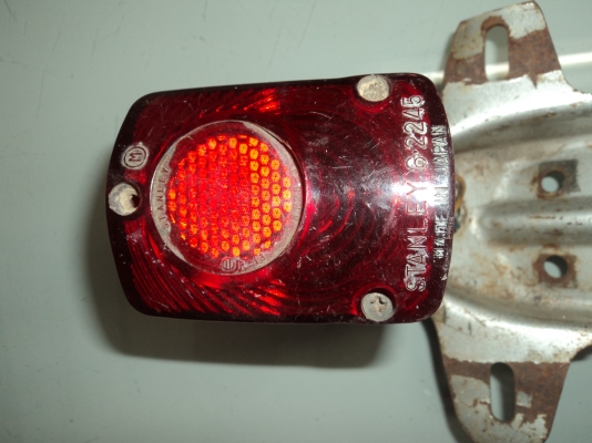 ไฟท้าย HONDA-S-90  สนใจโทร.081-005-8785