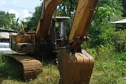 แมคโครพร้อมเทเลอร์