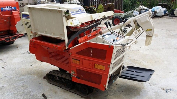 รถนวดข้าวเดินตาม เก่าญี่ปุ่น KUBOTA สภาพอย่างสวย เป็นแทรคยาง รถนวดข้าวเดินตาม เก่าญี่ปุ่น KUBOTA สภาพอย่างสวย เป็นแทรคยาง