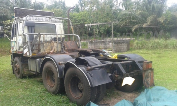 ขายยกชุด รถบรรทุก 10 ล้อ หัวลาก+ หางพื้นเรียบ 2 เพลา สามมิตร ขายยกชุด รถบรรทุก 10 ล้อ หัวลาก+ หางพื้นเรียบ 2 เพลา สามมิตร