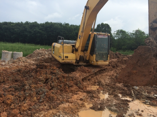 PC200-7 เอวแน่นๆไม่ขยับ โซ่เต็ม แท้..เฟมสวยใช้ได้ ชัวโมงหมื่นกว่า..