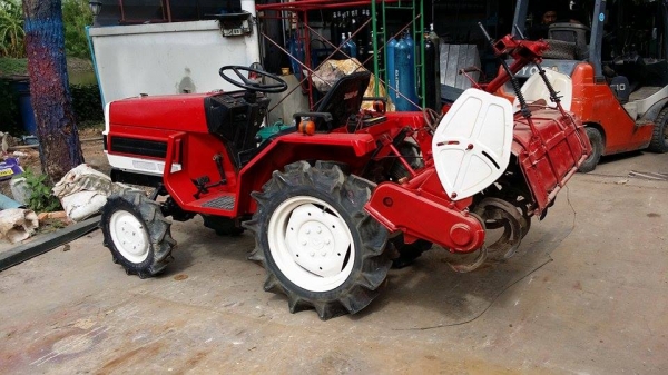 รถไถพรวนดินนั่งขับ  YANMAR  15 แรง  2 เพลา 4WD เก่าญี่ปุ่น สภาพพร้อมใช้งาน  เครื่องยนต์แรงและติดง่าย   คุณภาพดี