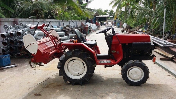 รถไถพรวนดินนั่งขับ  YANMAR  15 แรง  2 เพลา 4WD เก่าญี่ปุ่น สภาพพร้อมใช้งาน  เครื่องยนต์แรงและติดง่าย   คุณภาพดี