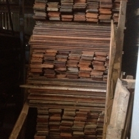 ไม้พื้นมะค่าหน้า 4 รางลิ้นไม้เก่าสภาพสวยๆครับไม้มะค่าเก่ารางลิ้นสวยๆรับหน้า 4  นิ้ว หนา 2 ซ.ม กว่า เป็นไม้พื้นครับ  ราคาตารางเมตรละ 950 บาทครับราคานี้คุ้มครับ