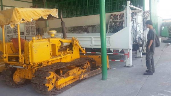 ขาย แทรคเตอร์ Komatsu เกียร์ออโต้ พร้อมใช้