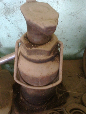 แม่แรงรุ่นเก่าสภาพใช้งานได้ครับโยกขึ้นปกติครับน่าจะเป็นเยอรมันครับ  ราคานีคุ้มครับ