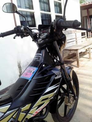 ขาย Honda sonic ตัวใหม่ ล้อแม็ก สตาร์ทมือ ปี49 ขาย Honda sonic ตัวใหม่ ล้อแม็ก สตาร์ทมือ ปี49