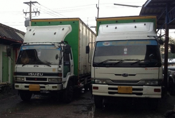 ขาย6ล้อตู้ 10 บาน อีซูซุร๊อคกี้175 แรงปี 47, นิสสัน ud ปี 48 ยาว7.20ม. 2 คัน 1100000