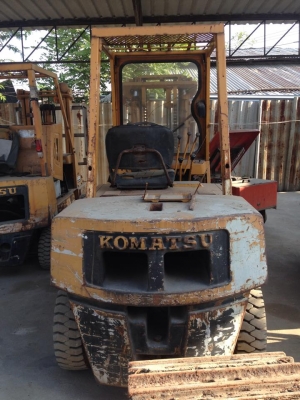 KOMATSU โฟล์คลิฟท์ 3 ตัน รถเก่ายังไม่เคยใช้งานในไทย KOMATSU โฟล์คลิฟท์ 3 ตัน รถเก่ายังไม่เคยใช้งานในไทย