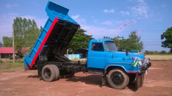 ขาย 6 ล้อดั้มหัวยาว สภาพพร้อมใช้ คัสซีสวย เครื่อง 6BF1 185 แรงม้า เฟืองท้าย FUSO พวงมาลัยพาวเวอร์ ยางเต็ม ทะเบียนเต็มพร้อมโอน ราคาต่อรองได้