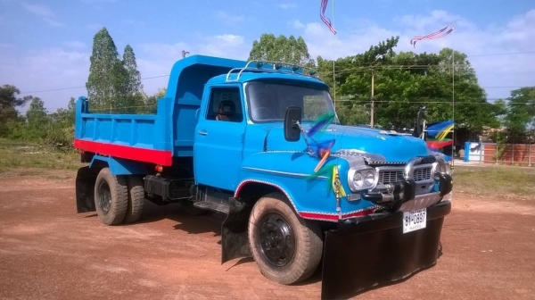 ขาย 6 ล้อดั้มหัวยาว สภาพพร้อมใช้ คัสซีสวย เครื่อง 6BF1 185 แรงม้า เฟืองท้าย FUSO พวงมาลัยพาวเวอร์ ยางเต็ม ทะเบียนเต็มพร้อมโอน ราคาต่อรองได้